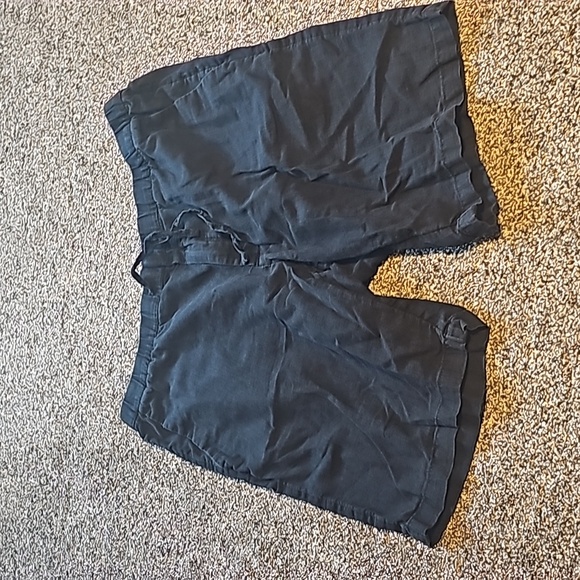 Black shorts - Picture 1 of 6